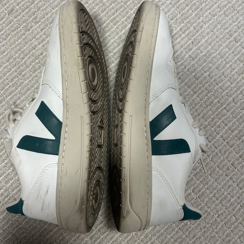 Veja V12 Women’s White and Green Sneakers Size 9